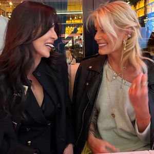 Dostlarıyla hasret gideriyor