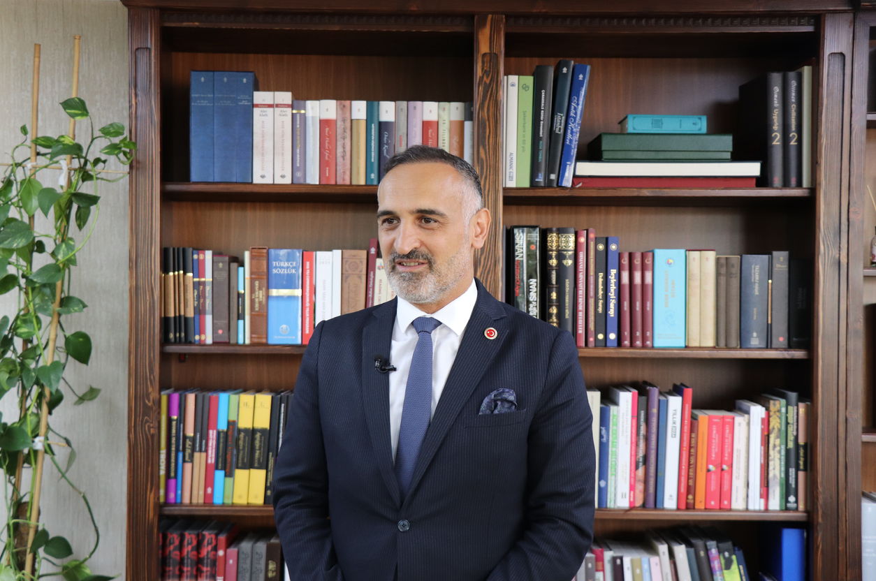 Kütüphaneler ve Yayımlar Genel Müdürü Taner Beyoğlu