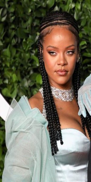 Rihanna müzik tarihine geçti
