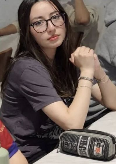 Feyza Keskin, Milli satranç oyuncusuydu.