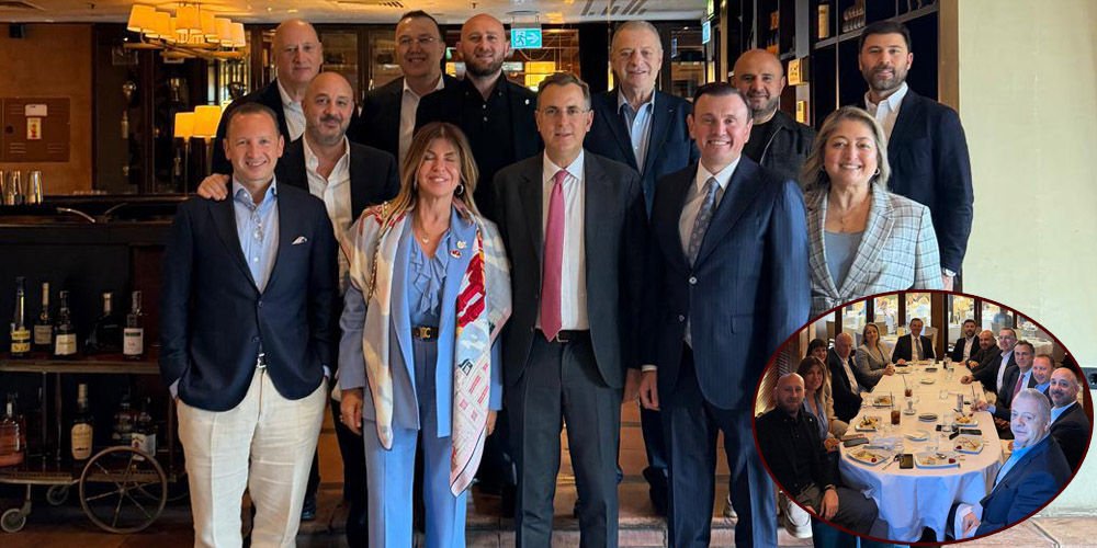 İş insanları öğle yemeğinde...