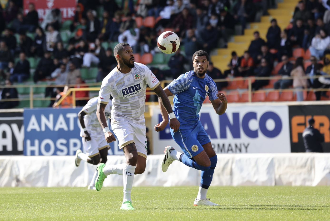 Alanyaspor ile Curaçao Milli Takımı, 2024'te Türkiye'de bir hazırlık maçında karşı karşıya gelmişti. 