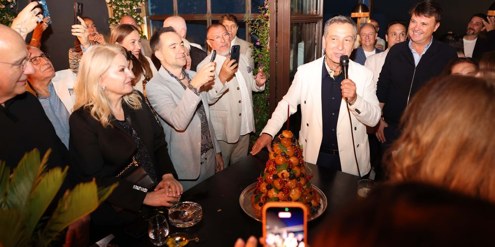 Ünlü isimler sürpriz partide buluştu