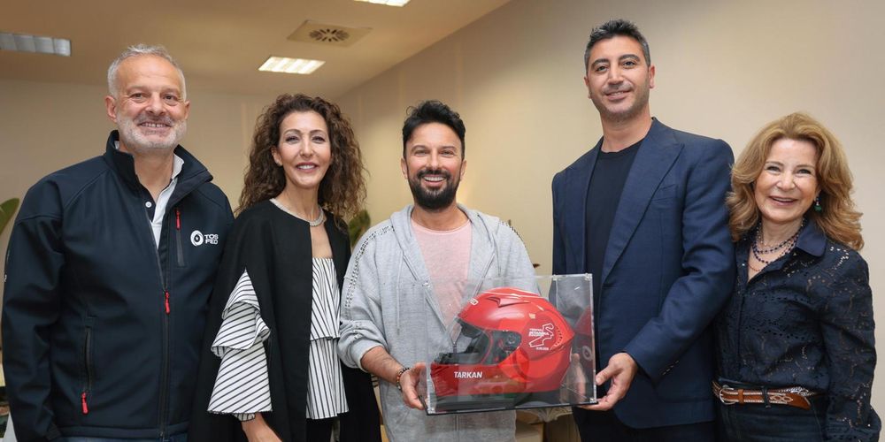 Tarkan’a özel kask sürprizi