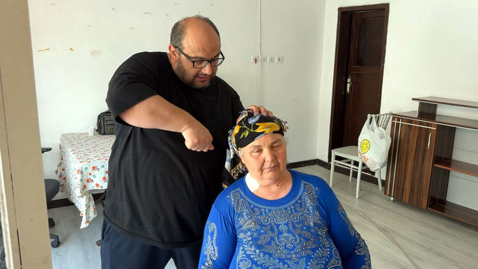 Annesini kurtaran Aytekin Yayla ve saldırıya uğrayan Meneş Tekin.