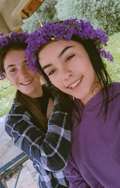 Zerda (solda) 13 ve Gülseren (sağda) 15 yaşındaydı.