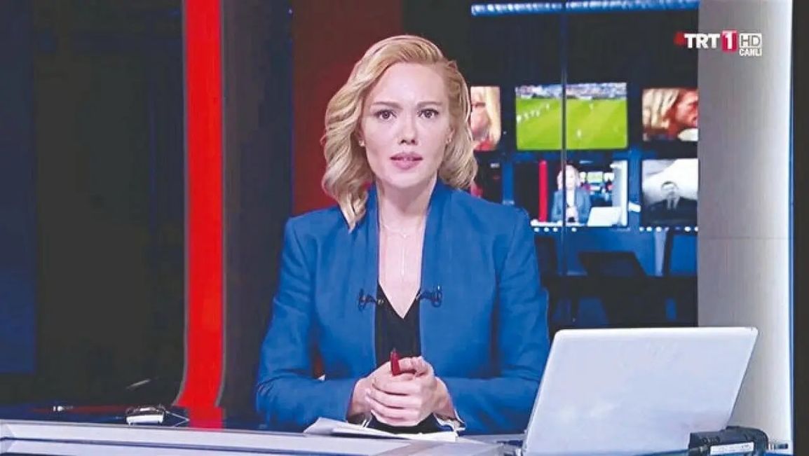 Darbeciler, TRT spikeri Tijen Karaş'a  bildiriyi silah zoruyla okuttu. 