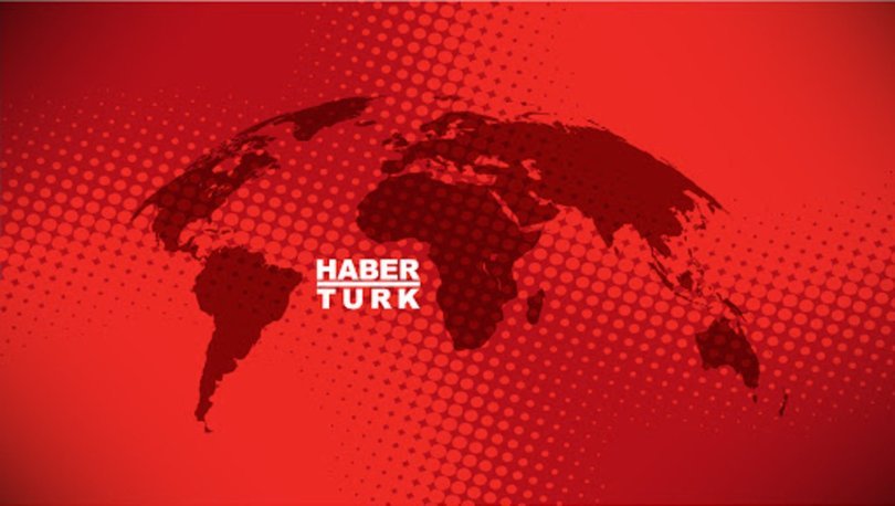 Sendikalar, 1 Mayıs dolayısıyla Taksim Cumhuriyet Anıtı'na çelenk bıraktı