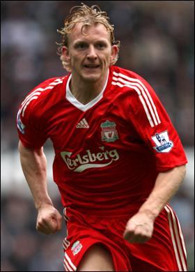 3. Dirk Kuyt: İngiliz The Sun gazetesi En Çirkin 10 Futbolcu listesi yayınlayarak, futbolseverlerin hem tepkisini çekti hem de gülüşmelere sebep oldu. "Futbol güzel bir oyun olabilir ama bazı oyuncular söz konusu olduğunda manzara hiç de güzel değil..." ifadeleriyle en çirkin olduğunu düşündüğü on isme yer veren gazete, ne yazık ki her takımda David Beckham yok dedi. -  - En yetenekli isimler dahi rakipleriykle karşı karşıya kaldıklarında onları görüntüleriyle korkutabiliyorlar denilen haberde, Rooney'nin ne yazık ki ilk 10'a girmeyi kıl payı kaçırdığı yazıldı.