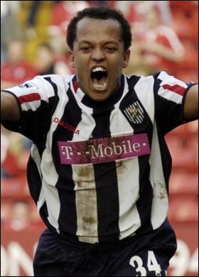 7. Robert Earnshaw: İngiliz The Sun gazetesi En Çirkin 10 Futbolcu listesi yayınlayarak, futbolseverlerin hem tepkisini çekti hem de gülüşmelere sebep oldu. "Futbol güzel bir oyun olabilir ama bazı oyuncular söz konusu olduğunda manzara hiç de güzel değil..." ifadeleriyle en çirkin olduğunu düşündüğü on isme yer veren gazete, ne yazık ki her takımda David Beckham yok dedi. -  - En yetenekli isimler dahi rakipleriykle karşı karşıya kaldıklarında onları görüntüleriyle korkutabiliyorlar denilen haberde, Rooney'nin ne yazık ki ilk 10'a girmeyi kıl payı kaçırdığı yazıldı.