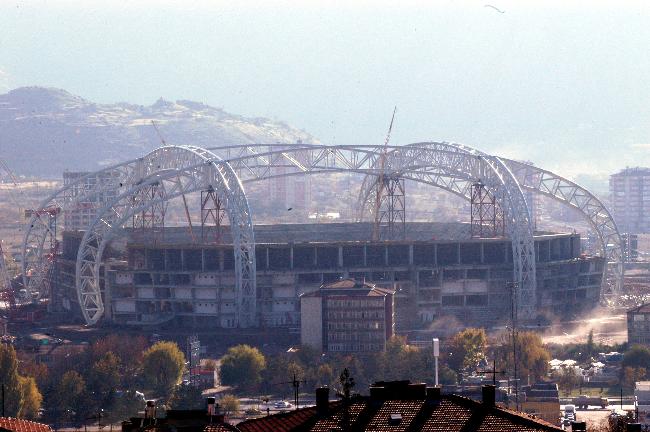 Türkiye'nin en modern stadyumlarından biri olan Kadir Has Stadyumu'nun yapımı UEFA kriterlerine uygun bir şekilde tamamlandı. Tamamı kapalı tribünlerden oluşan stadyum radyan ısıtıcılarla taraftarların soğuk havadan etkilenmesini engelleyecek. Stat zemini de alttan ısıtmalı. 32 bin 864 koltuk kapasiteli stadyum Kayserispor ve Kayseri Erciyesspor ile milli takımın maçlarına ev sahipliği yapacak.