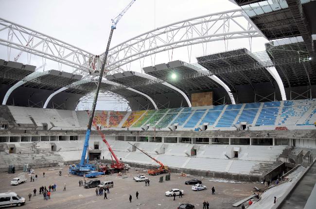 Türkiye'nin en modern stadyumlarından biri olan Kadir Has Stadyumu'nun yapımı UEFA kriterlerine uygun bir şekilde tamamlandı. Tamamı kapalı tribünlerden oluşan stadyum radyan ısıtıcılarla taraftarların soğuk havadan etkilenmesini engelleyecek. Stat zemini de alttan ısıtmalı. 32 bin 864 koltuk kapasiteli stadyum Kayserispor ve Kayseri Erciyesspor ile milli takımın maçlarına ev sahipliği yapacak.