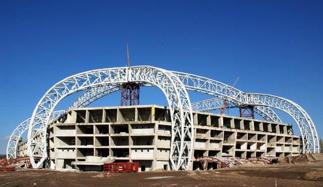 Türkiye'nin en modern stadyumlarından biri olan Kadir Has Stadyumu'nun yapımı UEFA kriterlerine uygun bir şekilde tamamlandı. Tamamı kapalı tribünlerden oluşan stadyum radyan ısıtıcılarla taraftarların soğuk havadan etkilenmesini engelleyecek. Stat zemini de alttan ısıtmalı. 32 bin 864 koltuk kapasiteli stadyum Kayserispor ve Kayseri Erciyesspor ile milli takımın maçlarına ev sahipliği yapacak.