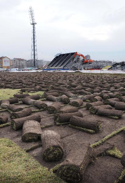 Türkiye'nin en modern stadyumlarından biri olan Kadir Has Stadyumu'nun yapımı UEFA kriterlerine uygun bir şekilde tamamlandı. Tamamı kapalı tribünlerden oluşan stadyum radyan ısıtıcılarla taraftarların soğuk havadan etkilenmesini engelleyecek. Stat zemini de alttan ısıtmalı. 32 bin 864 koltuk kapasiteli stadyum Kayserispor ve Kayseri Erciyesspor ile milli takımın maçlarına ev sahipliği yapacak.