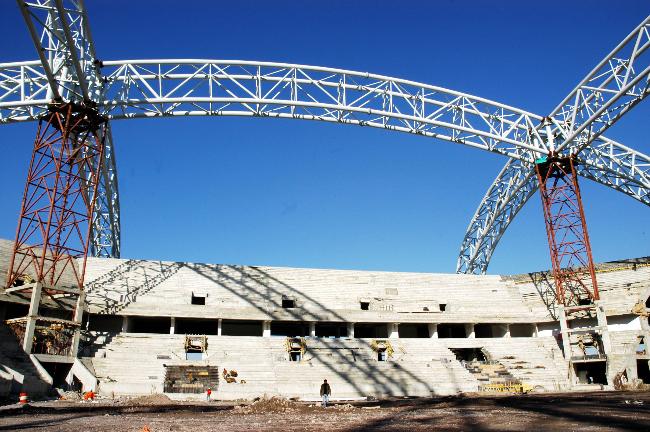 Türkiye'nin en modern stadyumlarından biri olan Kadir Has Stadyumu'nun yapımı UEFA kriterlerine uygun bir şekilde tamamlandı. Tamamı kapalı tribünlerden oluşan stadyum radyan ısıtıcılarla taraftarların soğuk havadan etkilenmesini engelleyecek. Stat zemini de alttan ısıtmalı. 32 bin 864 koltuk kapasiteli stadyum Kayserispor ve Kayseri Erciyesspor ile milli takımın maçlarına ev sahipliği yapacak.