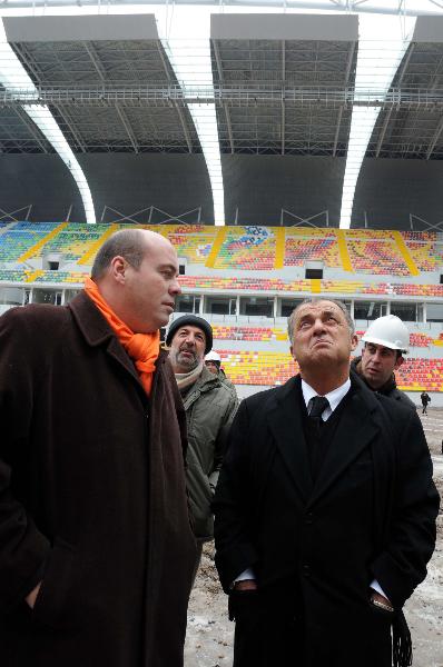 Türkiye'nin en modern stadyumlarından biri olan Kadir Has Stadyumu'nun yapımı UEFA kriterlerine uygun bir şekilde tamamlandı. Tamamı kapalı tribünlerden oluşan stadyum radyan ısıtıcılarla taraftarların soğuk havadan etkilenmesini engelleyecek. Stat zemini de alttan ısıtmalı. 32 bin 864 koltuk kapasiteli stadyum Kayserispor ve Kayseri Erciyesspor ile milli takımın maçlarına ev sahipliği yapacak.