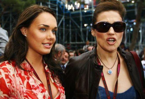 Formula 1'in patronu Bernie Ecclestone, 25 yıllık eşi Slavica Ecclestone'dan boşandı. Eşinden boşanmak isteyen Slavice Ecclestone, mahkemeye sunduğu dilekçede, 78 yaşındaki kocasının ''mantıksız davranışları''ndan bıktığını belirtti.