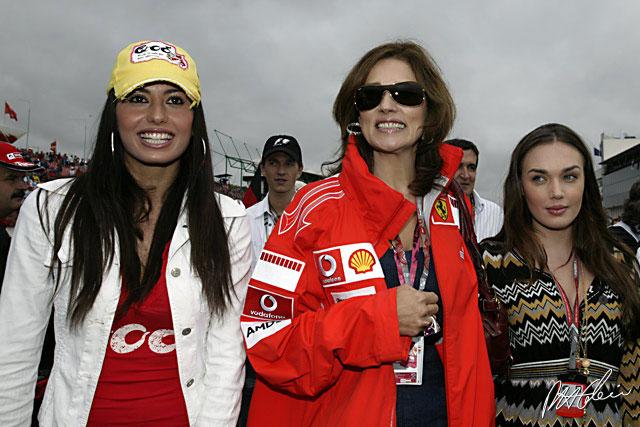 Formula 1'in patronu Bernie Ecclestone, 25 yıllık eşi Slavica Ecclestone'dan boşandı. Eşinden boşanmak isteyen Slavice Ecclestone, mahkemeye sunduğu dilekçede, 78 yaşındaki kocasının ''mantıksız davranışları''ndan bıktığını belirtti.