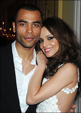 Futbolcu eşleri arasında zerafeti ve yetenekleriyle ön plana çıkan Cheryl Ann Cole, FHM'in düzenlediği yarışmada, topladığı oylarla "2009'da Dünyanın en seksi kadını" seçildi. -  - Chelsea'nin yıldız ismi Ashley Cole'un eşi olan 1983 doğumlu Tweedy lakaplı Cheryl Cole ünlü İngiliz müzik grubu Girls Aloud'un bir üyesi. 2008'de İngiliz X Factor'de jürilik yapmış olan Cole FHM'in yarışmasında, Freida Pinto, Anna Friel, Kristin Kreuk, Elisha Cuthbert, Adriana Lima, Keeley Hazell, Britney Spears, Jessica Alba ve Megan Fox gibi isimleri geride bıraktı.