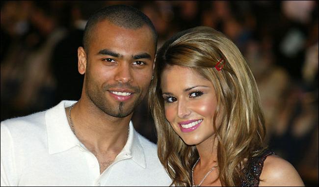 Futbolcu eşleri arasında zerafeti ve yetenekleriyle ön plana çıkan Cheryl Ann Cole, FHM'in düzenlediği yarışmada, topladığı oylarla "2009'da Dünyanın en seksi kadını" seçildi. -  - Chelsea'nin yıldız ismi Ashley Cole'un eşi olan 1983 doğumlu Tweedy lakaplı Cheryl Cole ünlü İngiliz müzik grubu Girls Aloud'un bir üyesi. 2008'de İngiliz X Factor'de jürilik yapmış olan Cole FHM'in yarışmasında, Freida Pinto, Anna Friel, Kristin Kreuk, Elisha Cuthbert, Adriana Lima, Keeley Hazell, Britney Spears, Jessica Alba ve Megan Fox gibi isimleri geride bıraktı.