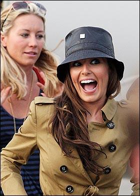 Futbolcu eşleri arasında zerafeti ve yetenekleriyle ön plana çıkan Cheryl Ann Cole, FHM'in düzenlediği yarışmada, topladığı oylarla "2009'da Dünyanın en seksi kadını" seçildi. -  - Chelsea'nin yıldız ismi Ashley Cole'un eşi olan 1983 doğumlu Tweedy lakaplı Cheryl Cole ünlü İngiliz müzik grubu Girls Aloud'un bir üyesi. 2008'de İngiliz X Factor'de jürilik yapmış olan Cole FHM'in yarışmasında, Freida Pinto, Anna Friel, Kristin Kreuk, Elisha Cuthbert, Adriana Lima, Keeley Hazell, Britney Spears, Jessica Alba ve Megan Fox gibi isimleri geride bıraktı.