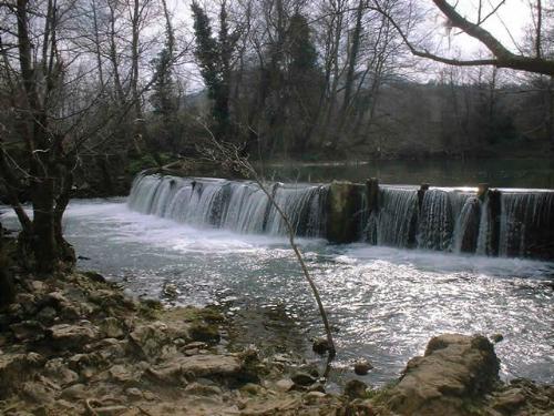 AĞVAİstanbul'a 100 km uzaklıkta. Kumsalı, koyları, kayalıkları ve orman ile iç içe görüntüsü ile Ağva, şehirden gelenlerin kendilerine pozitif enerji yükledikleri bir enerji noktası haline gelmiştir. Kilim Koyu, Gelin Kayası, Saklı Göl, Ağva da görülmesi gereken yerler