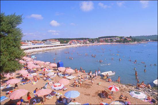 KERPEİstanbul'a 150 km uzaklıkta. İşte bu uzaklık Kerpe'nin popülerliğinin günbegün artmasında başlıca faktördür. İstanbul'un yanı sıra Ankara içinde ulaşım güzergâhı ele alındığında yakın bir yer sayılır