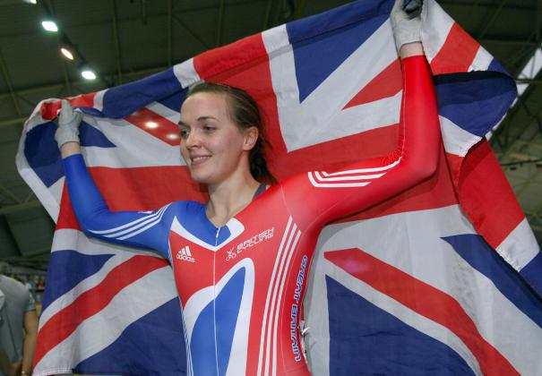 Dünya ve Olimpiyat Şampiyonu bisikletçi Victoria Pendleton 24 Eylül 1980'de doğdu. Bisiklet sporunda yakaladığı başarıyla zirveye yükselen sporcu güzelliğiyle de dikkat çekiyor. Bir çok önemli moda dergisine poz veren İngiliz sporcu en seksi sporculardan biri olarak görülüyor.  - Pendleton 2005, 2007, 2008 ve 2009'da sprint kategorisinde dünya şampiyonu olurken, 2008'deki Olimpiyat Oyunları'nda da altın madalya kazandı.