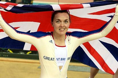 Dünya ve Olimpiyat Şampiyonu bisikletçi Victoria Pendleton 24 Eylül 1980'de doğdu. Bisiklet sporunda yakaladığı başarıyla zirveye yükselen sporcu güzelliğiyle de dikkat çekiyor. Bir çok önemli moda dergisine poz veren İngiliz sporcu en seksi sporculardan biri olarak görülüyor.  - Pendleton 2005, 2007, 2008 ve 2009'da sprint kategorisinde dünya şampiyonu olurken, 2008'deki Olimpiyat Oyunları'nda da altın madalya kazandı.