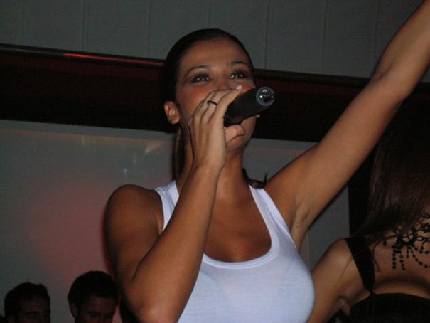 Beşiktaş'a gelmesiyle beraber güzel sevgilisi Aida Yespica'dan ayrılan Matteo Ferrari, fazla yalnız kalmadı. - İtalyan basını, başarılı savunma oyuncusunun İtalyan model Francesca Lodo'yla beraber olmaya başladığını yazdı. Francesca Lodo, daha önce Cristiano Zanetti ve Francesco Coco gibi yıldız oyuncularla da birliktelik yaşamıştı.