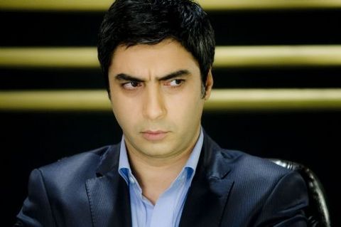 Adam bir fedakarlık yaptı diye hep aynı yerden vurulmaz ki...