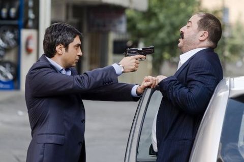 Madem vurmayı beceremiyorsun bırak bu işi bilen biri yapsın.  -