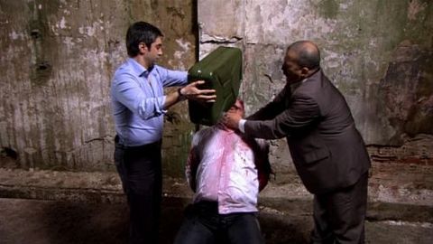 Adamı öldürme ki bütün yaşattığı acıları yaşasın.