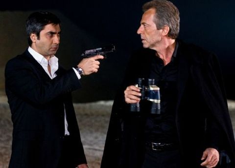 Sıkmayacağın insana doğrultma! Bunun şakası yok.