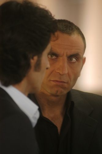 Seninle benim kellemi alacak adamın kulağına ezanı ancak biz okuruz.