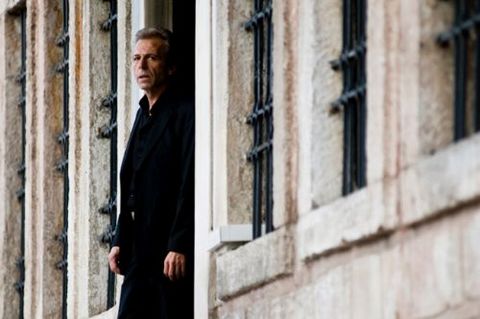 Kendimden başka hiçbir şeyden emin değilim.