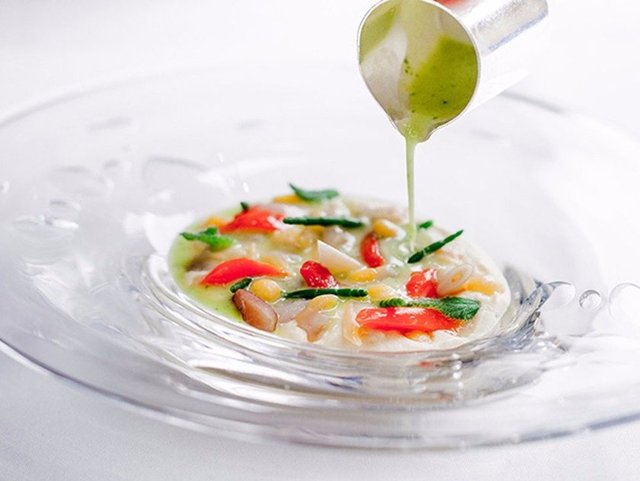 Monako'da bir restoranda bu yemek 699 dolar yani 2 bin 134 TL.