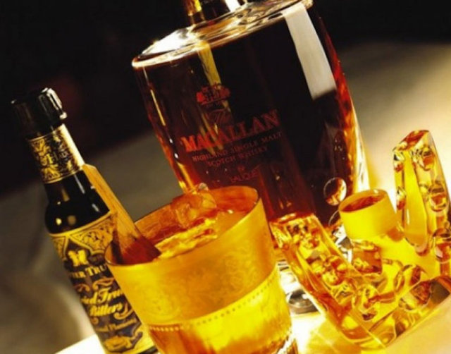 KOKTEYL  - İçinde ev yapımı meyve şekeri olan kokteyl  - FİYATI: 7.438 dolar yani 21.959 TL  - (Satıldığı yer: Dubai)