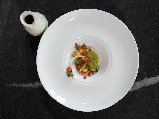 Kalifornia'da bir restorandaki bu yemek 450 dolar yani bin 373 TL.