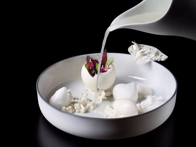 İsviçre'de bir restoranda bu yemek 514 dolar yani bin 569 TL.