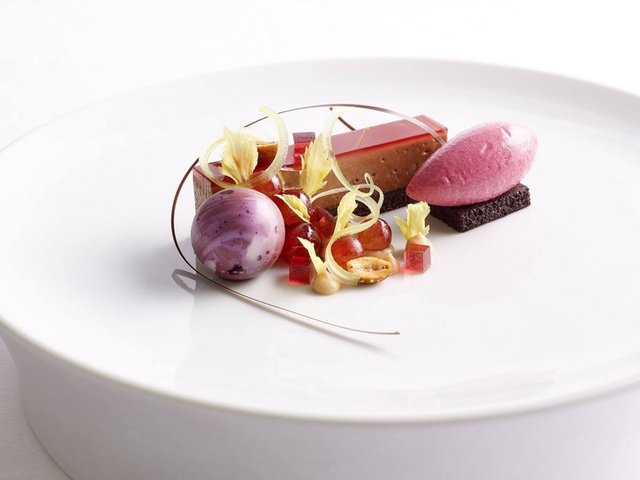 New York'ta bir restoranda bu yemek 620 dolar yani bin 892 TL.