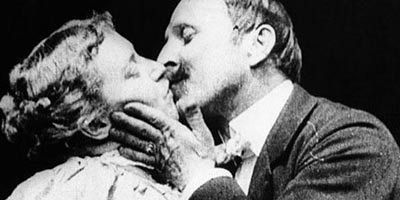 1896'da Thomas Edison'un 'Öpücük' adlı filminde Mary Irwin ve John Rice'ın öpüşme sahnesi dönemin seyircisini kızdırmıştı.