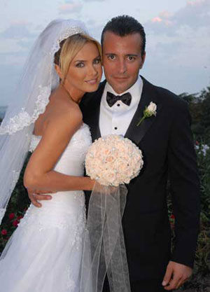 Ece Erken Tuncer Öztarhan'dan ayrıldı.