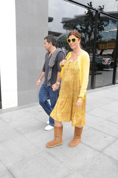 Deniz Akkaya anne oldu.