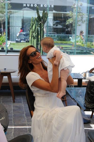 Güzide Duran anne oldu.