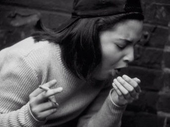 Öksürüğü olan kişiye gaz yağını şekere damlatıp yedirme, sırta ve göğse bal ve nanenin yanı sıra toprak sarma, ispirto ve gaz yağı sürme, ısıtılmış havlu ve gazete koyma, boyuna anahtar asma gibi geleneksel uygulama yapılması da bilim adamlarınca saptanan yöntemler arasında bulunuyor. -