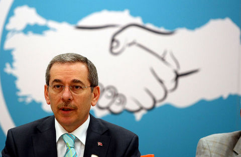 Eski bakanlardan Abdüllatif Şener'in genel başkanlığını üstlendiği Türkiye Partisi kuruldu.