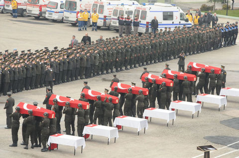 Tokat'ın Reşadiye ilçesi Sazak köyü yakınındaki terörist saldırıda 7 asker şehit oldu, 3 asker yaralandı.