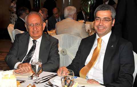 DP ve ANAVATAN arasındaki birleşmenin DP çatısı altında olması ve genel başkanlığı Hüsamettin Cindoruk'un üstlenmesi kararlaştırıldı.