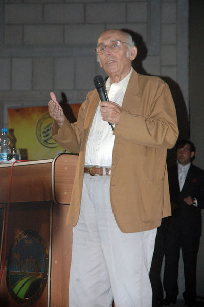 Türk Sinemasının ünlü yönetmenlerinden Halit Refiğ, İstanbul'da bir süredir tedavi gördüğü hastanede hayatını kaybetti.